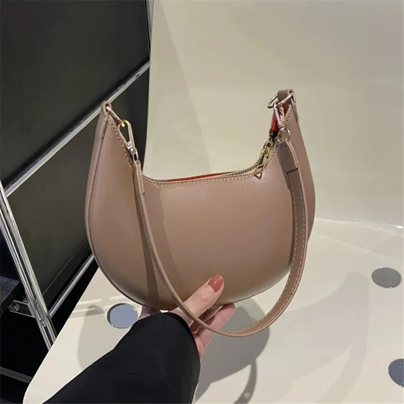 Sac demi-lune beige — Bélarice Amande